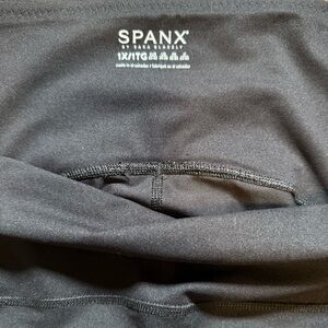 SPANX Black High Waist Cropped Leggings 1X